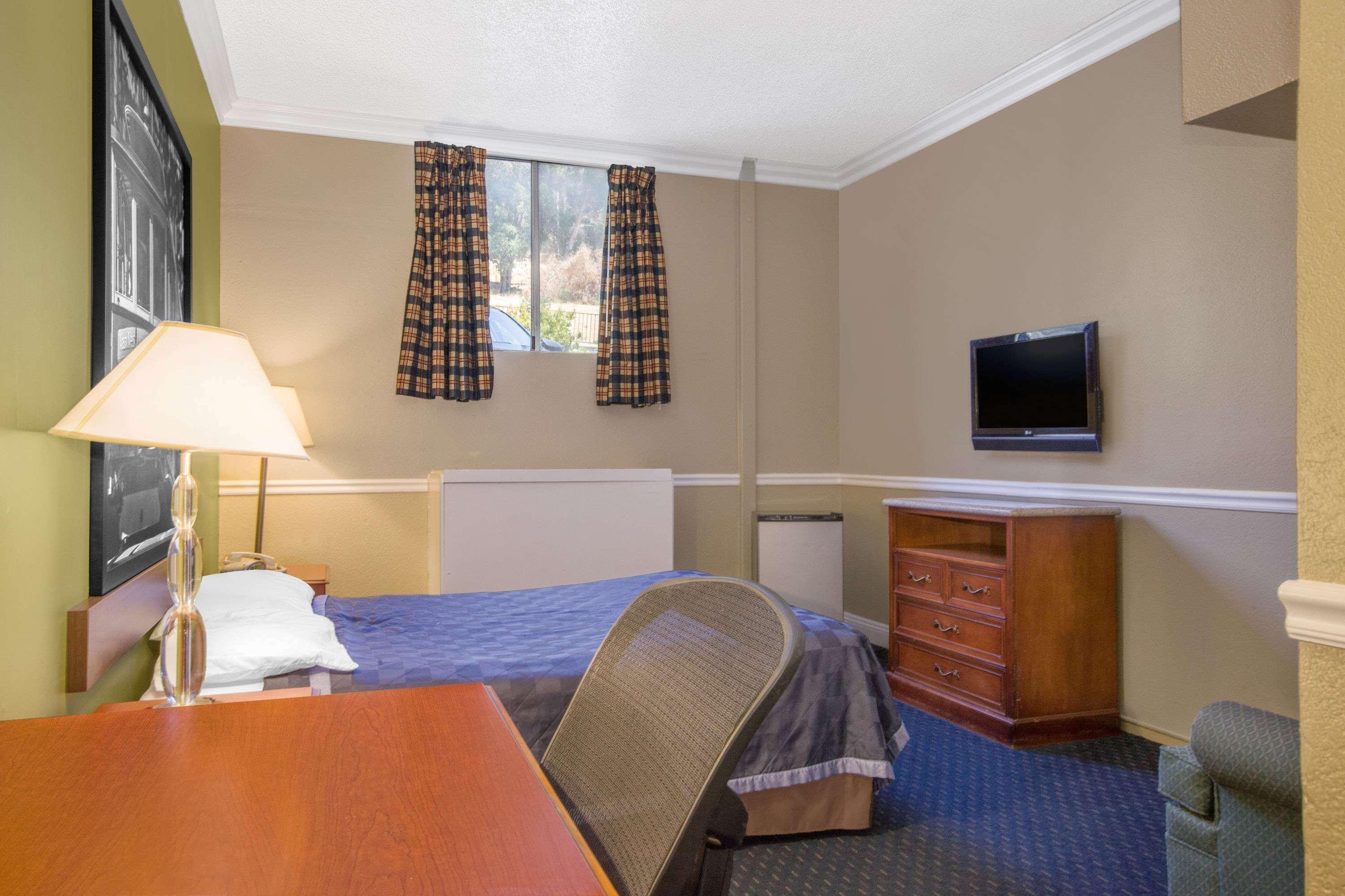 Motel Super 8 By Wyndham Hayward Downtown Castro Valley Esterno foto