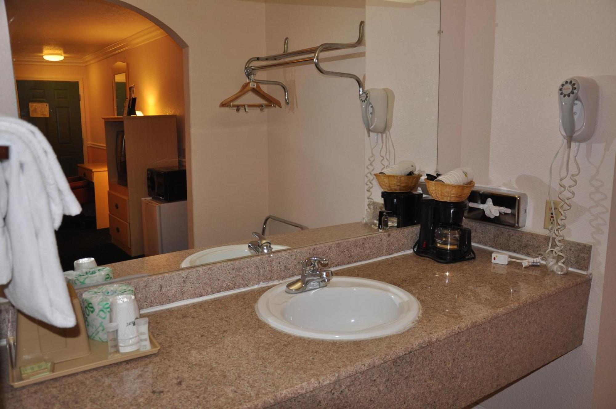 Motel Super 8 By Wyndham Hayward Downtown Castro Valley Esterno foto