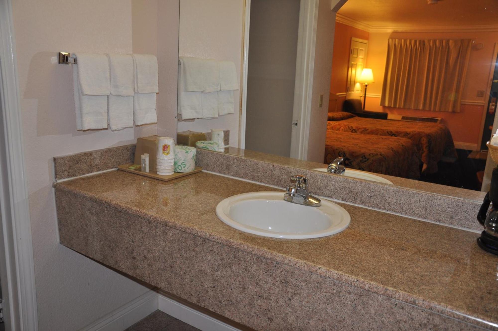 Motel Super 8 By Wyndham Hayward Downtown Castro Valley Esterno foto