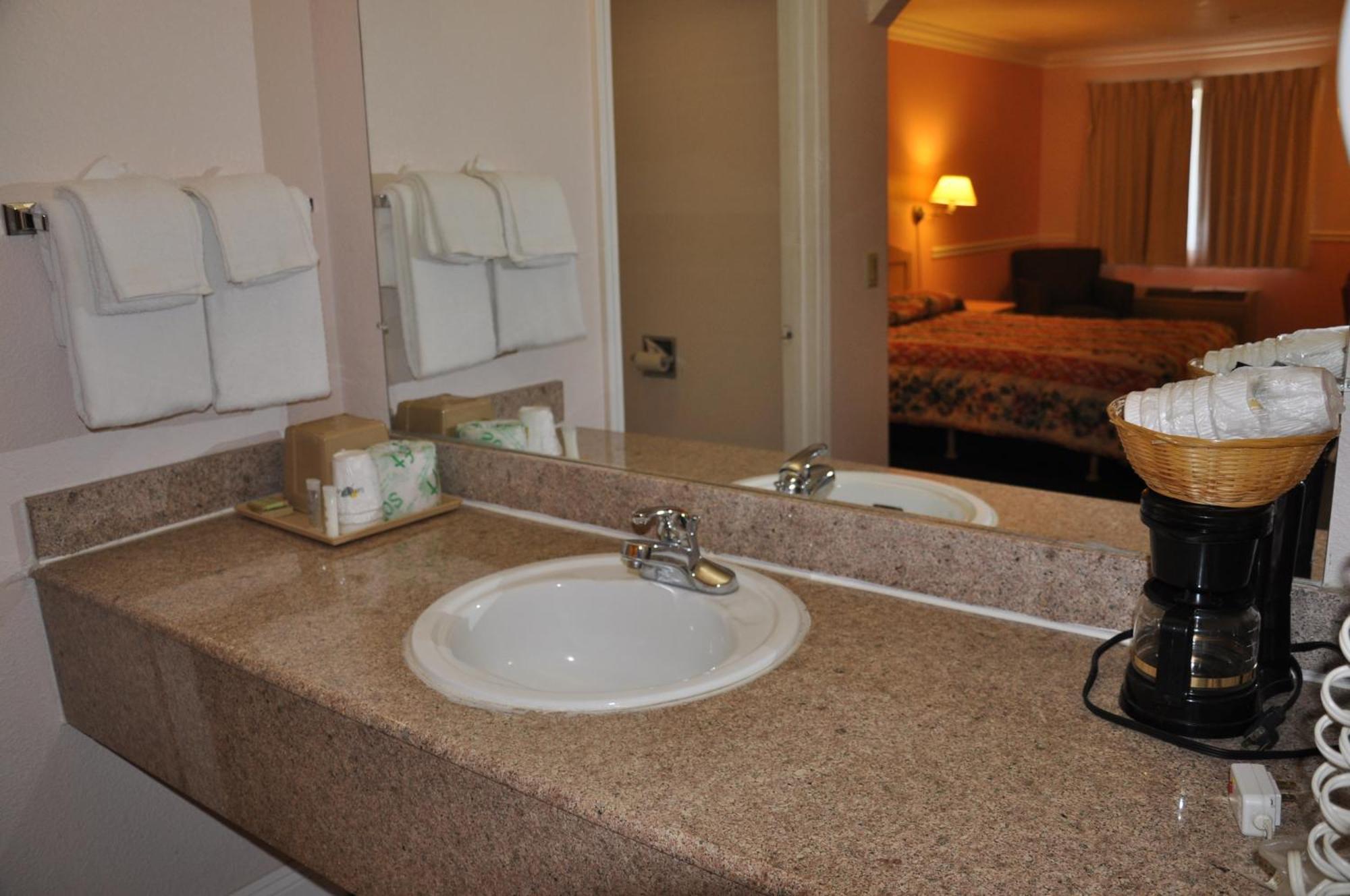 Motel Super 8 By Wyndham Hayward Downtown Castro Valley Esterno foto